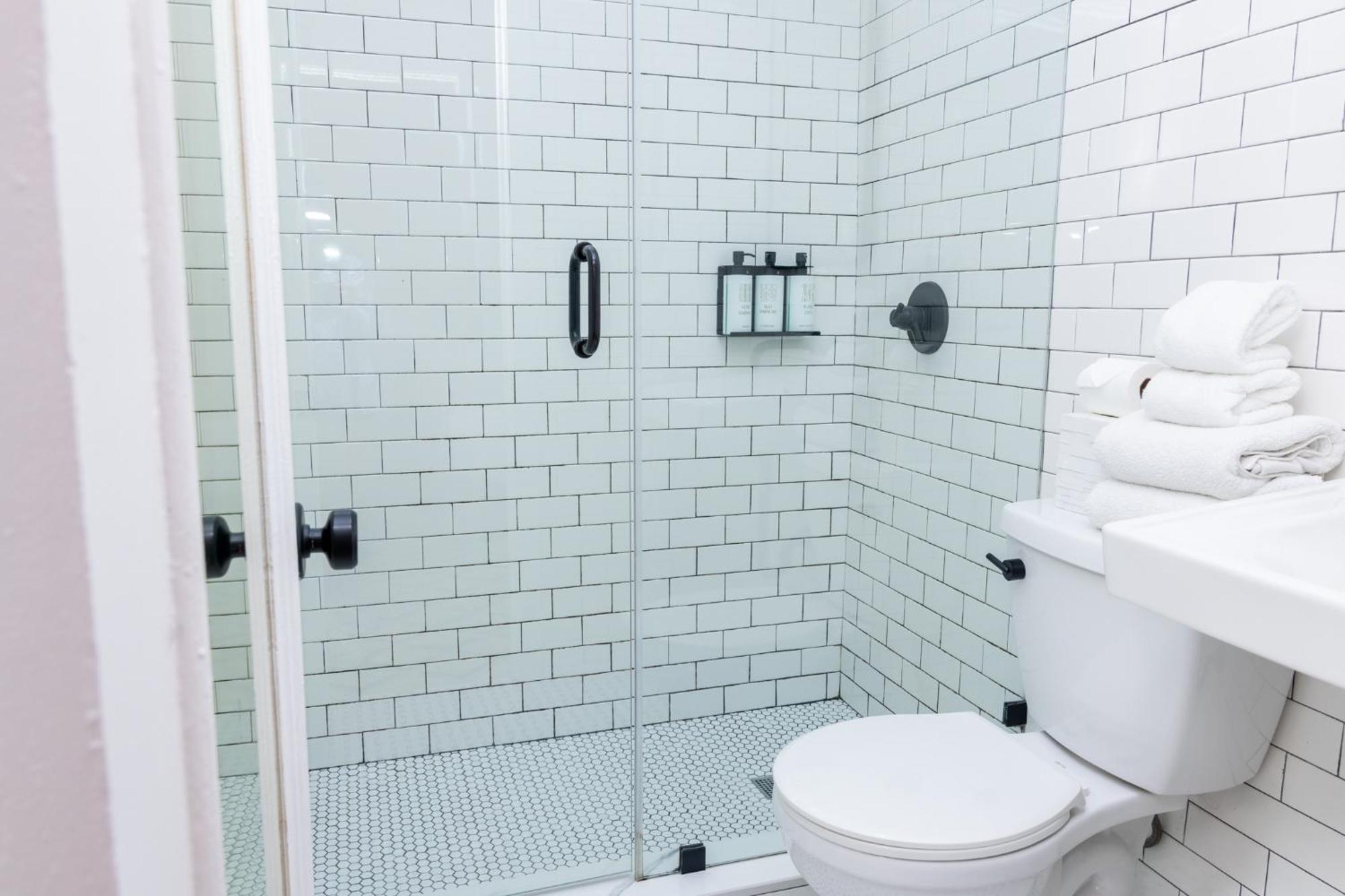 Crest Hotel Suites — Photos 3